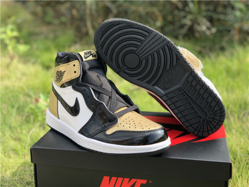 Authentic Air Jordan 1 Retro High OG Black/Metallic Gold