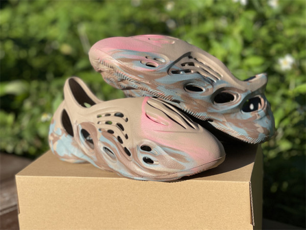 Authentic Yeezy Foam Runner “MX Sand Grey”