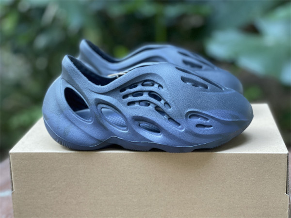 Authentic Yeezy Foam Runner Kid (4)