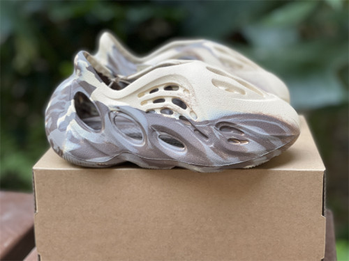 Authentic Yeezy Foam Runner Kid (2)