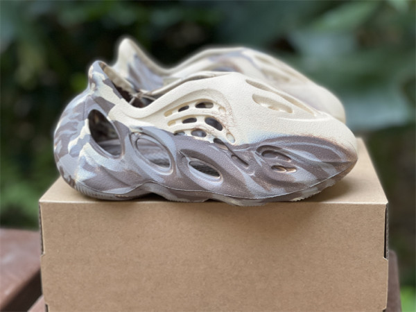 Authentic Yeezy Foam Runner Kid (2)