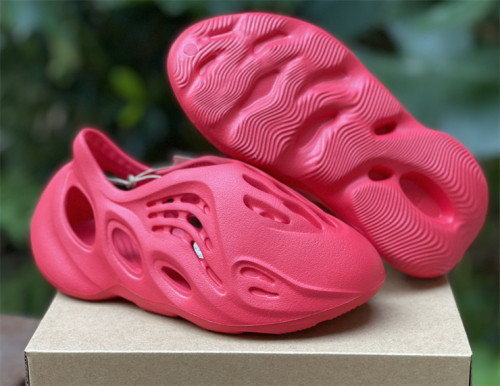 Authentic Yeezy Foam Runner Kid (1)