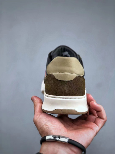 Authentic Gucci Shoes (5)