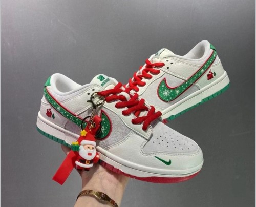 Authentic UN X Nike SB Dunk Low Christmas Day