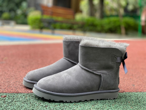 Authentic UGG Mini Bailey Button 11 Boots (18)