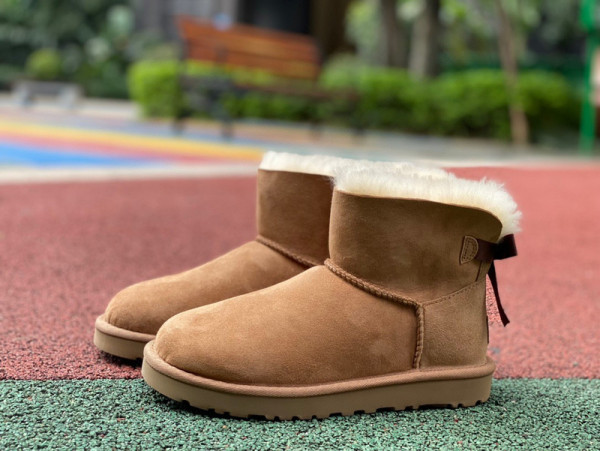 Authentic UGG Mini Bailey Button 11 Boots (20)