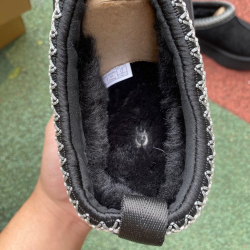 Authentic UGG Classic Short ll (4)