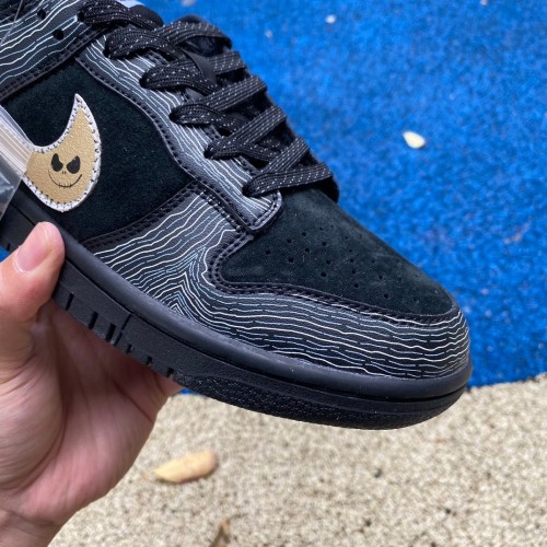 Authentic Nike SB Dunk Low x supreme Black Gold