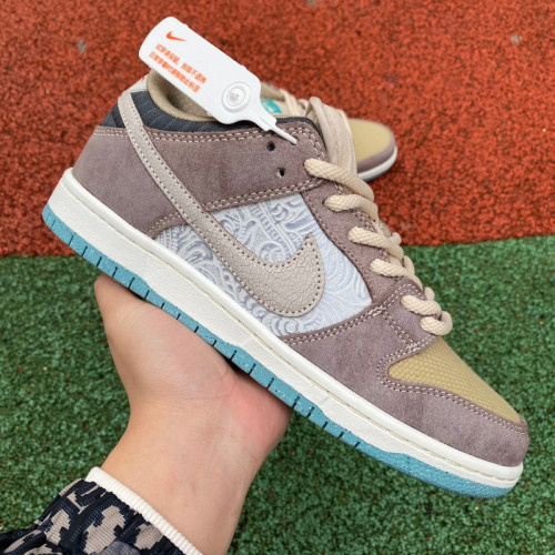 Authentic  Nike SB Dunk Low Big Money Savings Brown