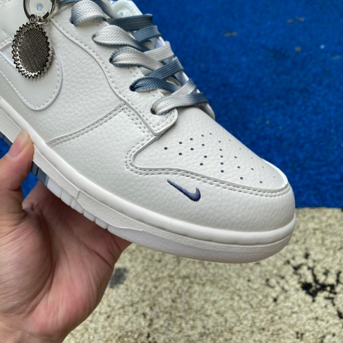 Authentic Nike Dunk Low x supreme Beige/Light Grey