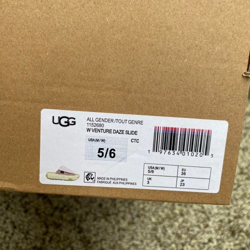 Authentic UGG Slipper (5)