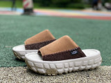 Authentic UGG Slipper (4)