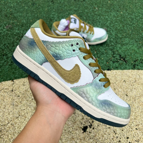 Authentic Nike Dunk Low Oil green/White