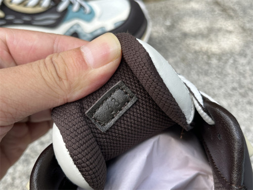 Authentic Gucci Shoes Black/White