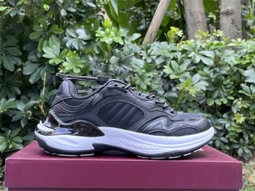 Authentic Gucci Shoes Black/White