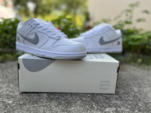 Authentic Supreme x Nike Dunk SB Dunk Low White