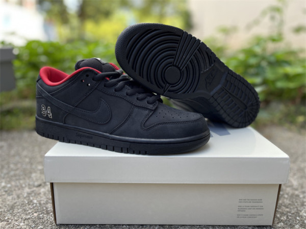 Authentic Supreme x Nike Dunk SB Dunk Low Black