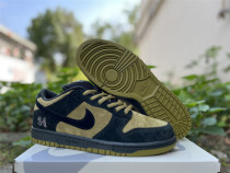 Authentic Supreme x Nike SB Dunk Low “Camper Green” Authentic Supreme x Nike SB Dunk Low “Camper Green”