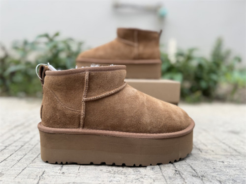 Authentic UGG Mid Boots Maroon