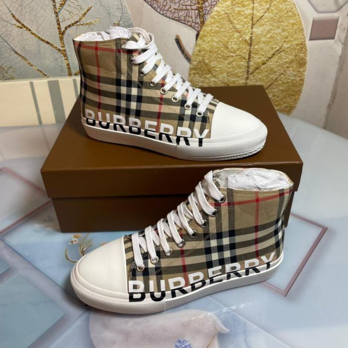 Burberry tshirt + shoes set