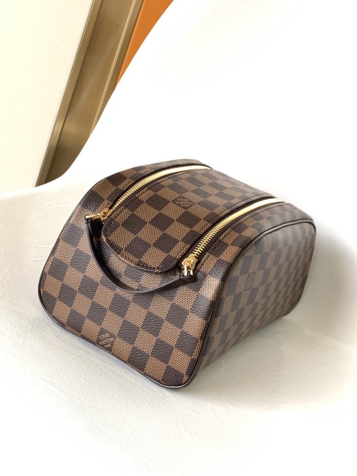 LV Bag M47528