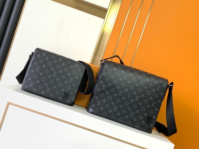 LV  Bag M44000