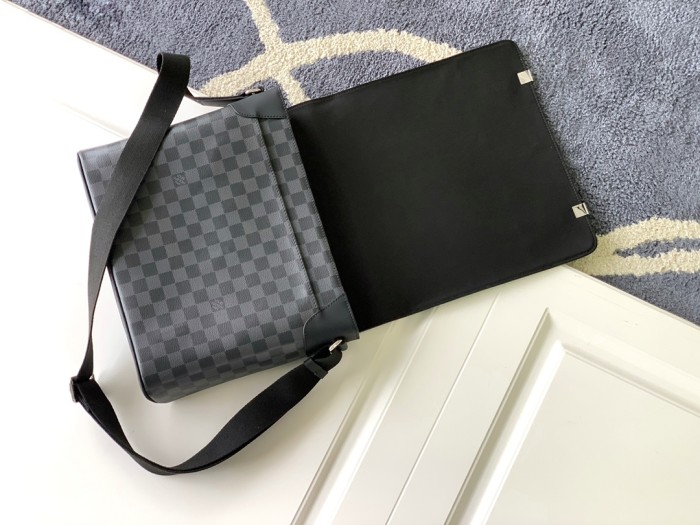 LV  Bag