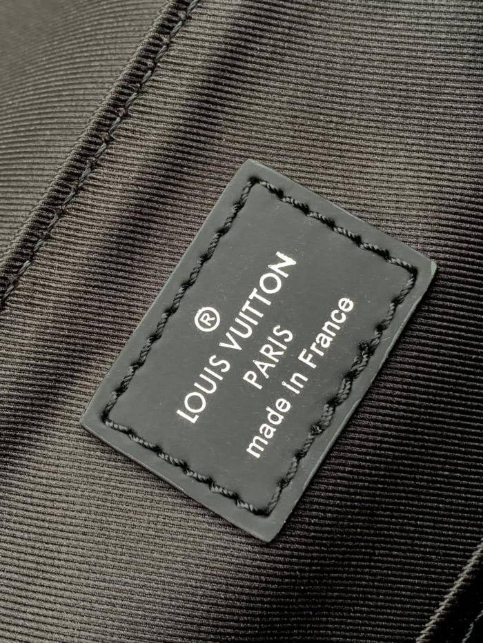 LV  Bag M44000