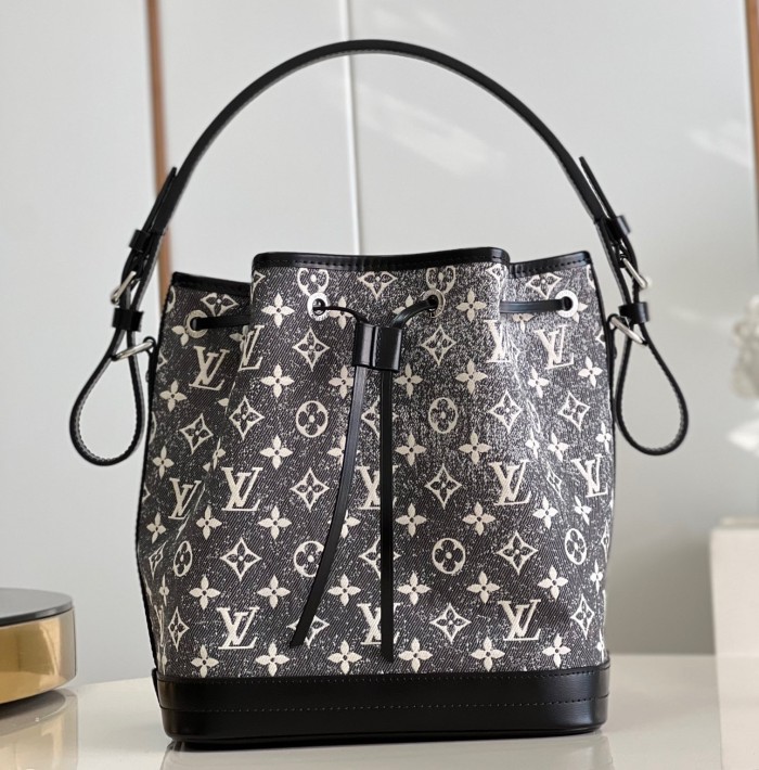 LV Bag  M21461