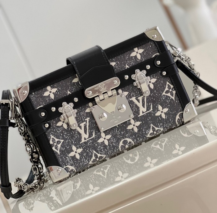 LV Bag M21462