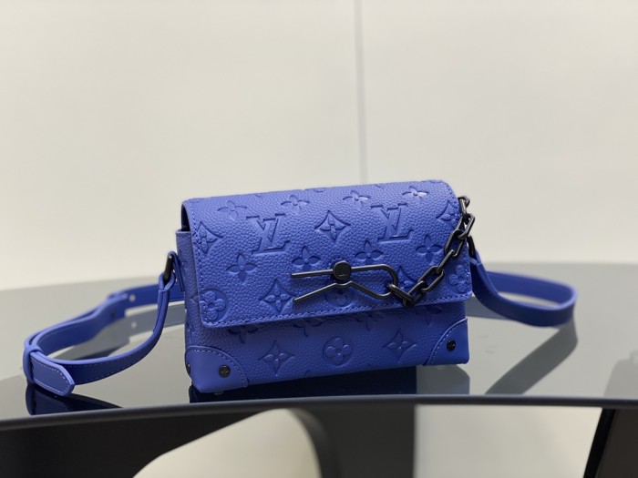 LV Bag M82579