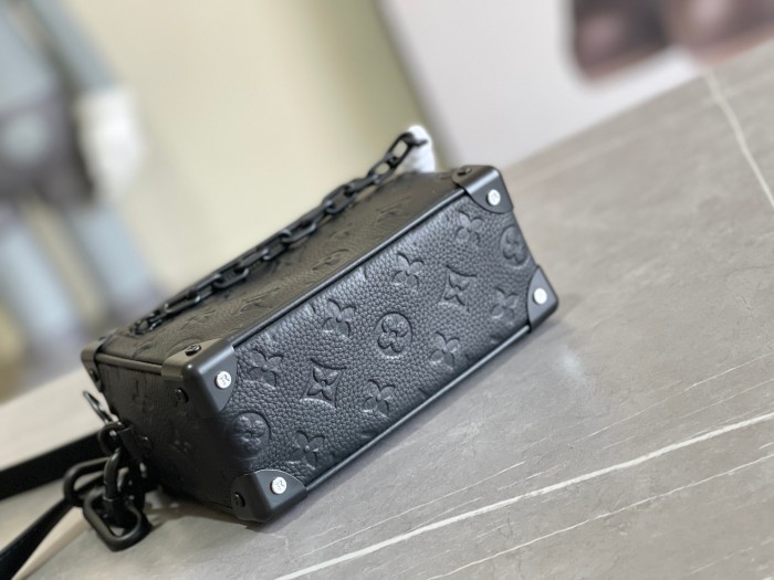 LV Bag M55702