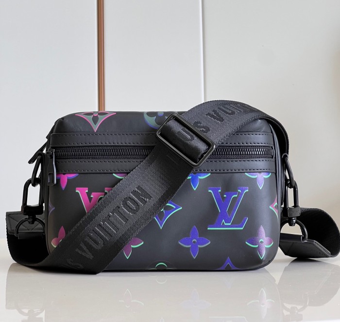 LV Bag M22495