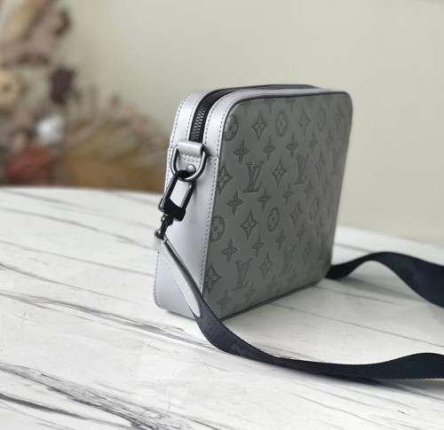 LV Bag M46104