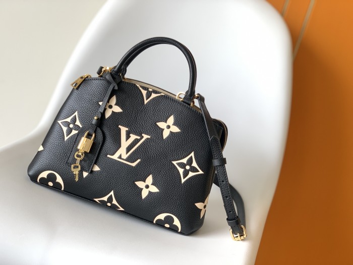 LV Bag  M58913