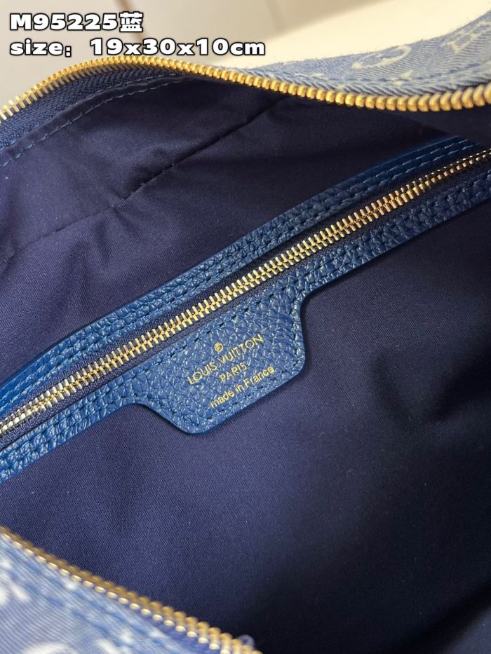 LV Bag  M95225