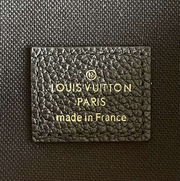 LV Bag M64064