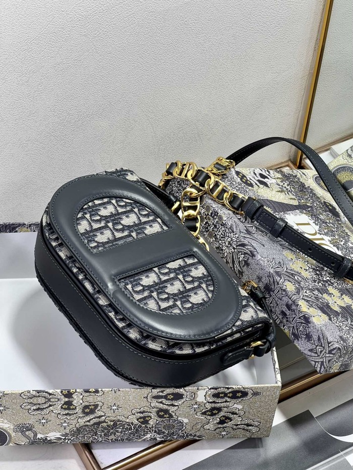 Dior bag CD Signature