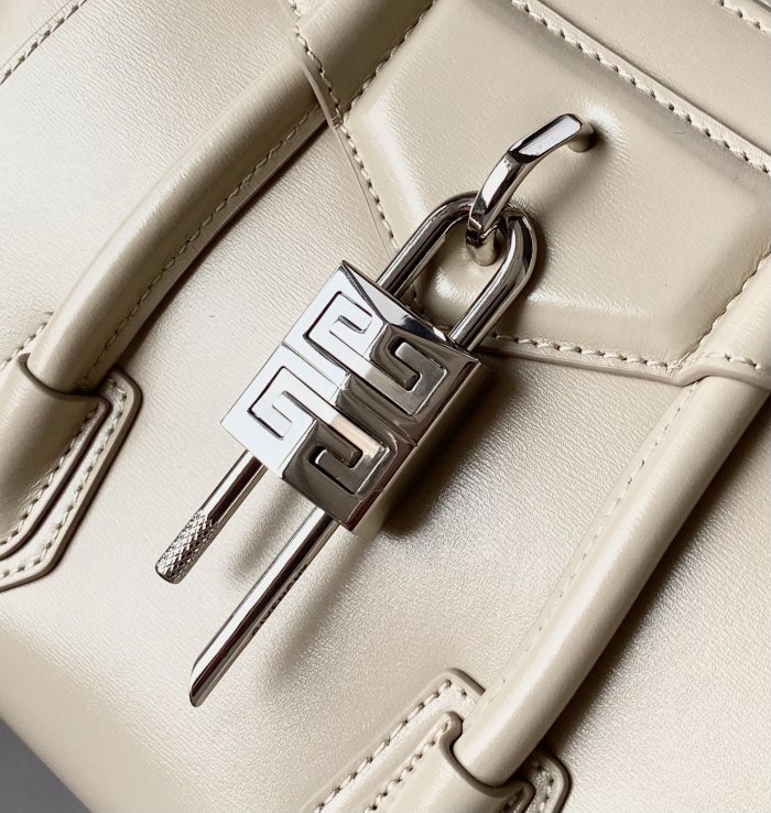 Givenchy Bag Antigona Lock