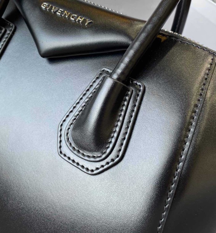 Givenchy Bag Antigona Small 28cm