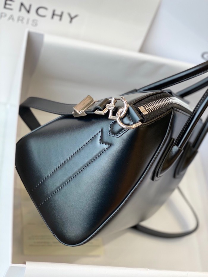 Givenchy Bag Antigona Small 28cm