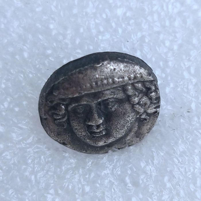 G(96)Ancient Greek Silver Plated Copy Coin About 15mm