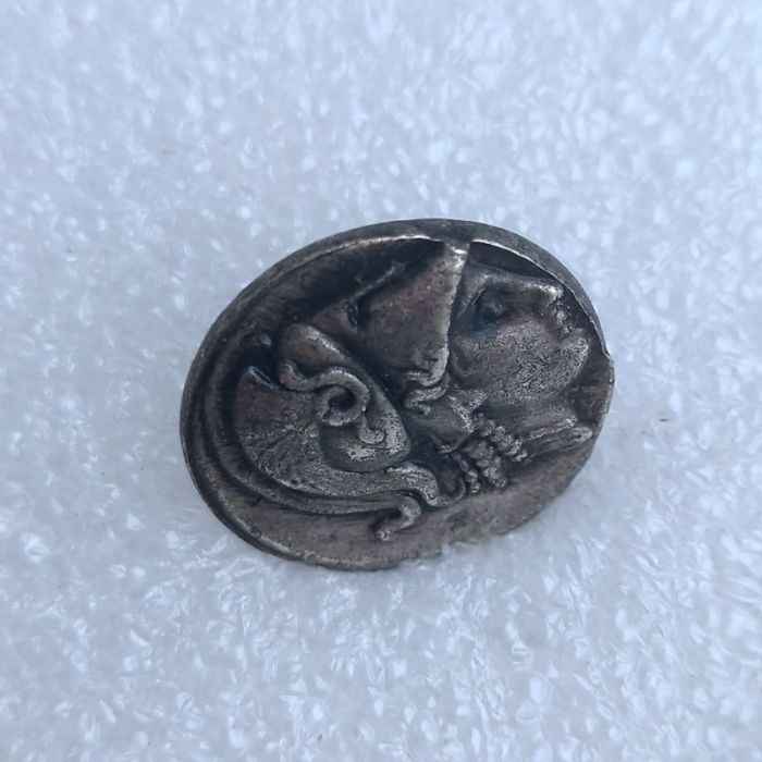 G(98)Ancient Greek Silver Plated Copy Coin About 19mm