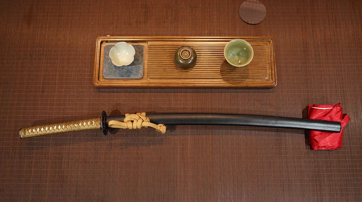 Bonhams : A KOSHIRA-E (MOUNTING) FOR A TACHI (SLUNG SWORD