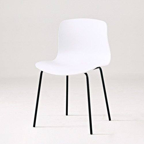Nordic style designer white pp cafe chair with metal legs