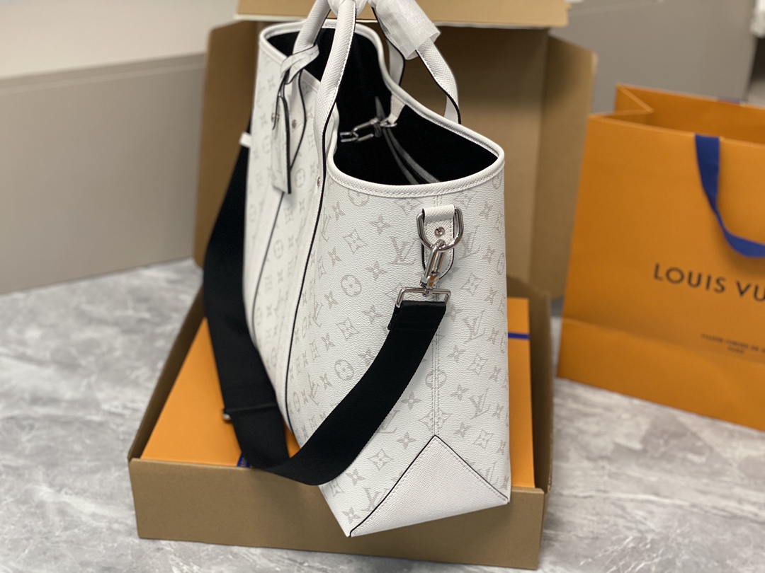 Shop Louis Vuitton Weekend Tote NM (M22537) by sweetピヨ