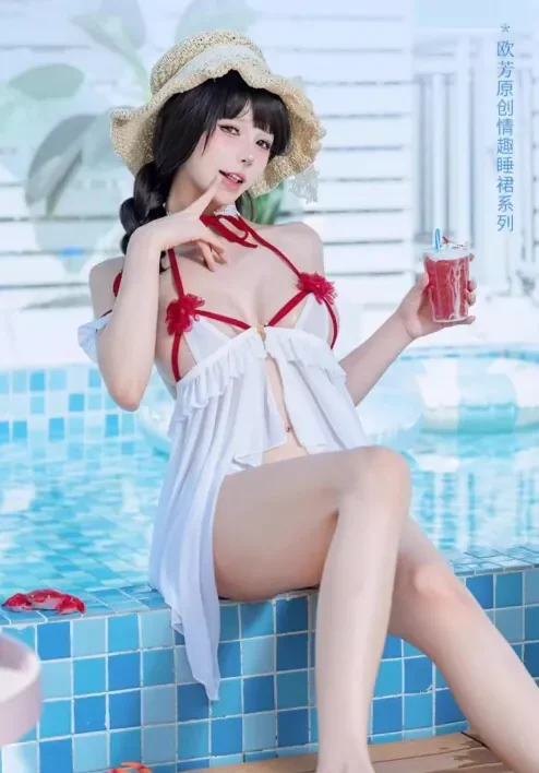 Chiếc váy sa xuyên thấu lộ ngực  đang chờ người có duyên đảo loạn hồ nước suối xuân, bắt đầu  bữa tiệc bể bơi hôm nay với chiếc váy mỏng bằng lưới, Ẩm ướt và gợi cảm