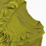 Short Top with Tie and Ruffled Hem Paired with Body-Hugging Half-Length Skirt