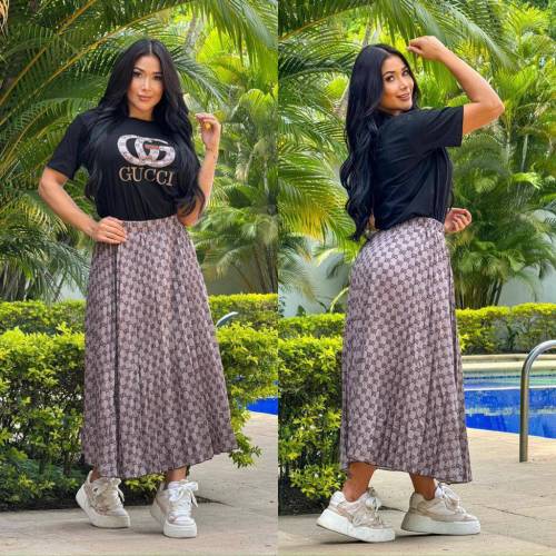 Casual Printed Short Sleeve Top & Loose Long Pleated Skirt