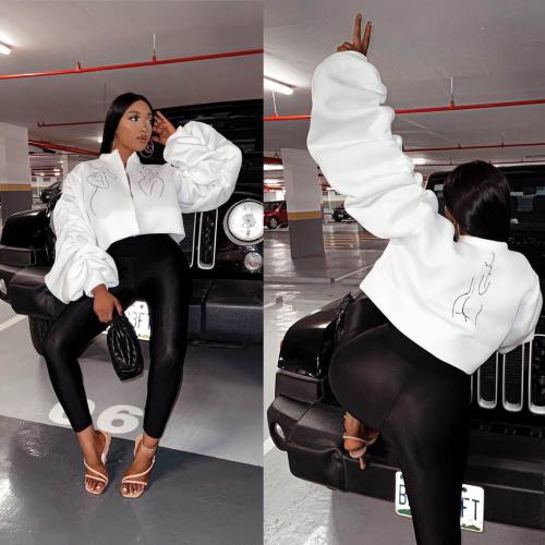 Sexy printed lines, bubble sleeves, personalized and generous top